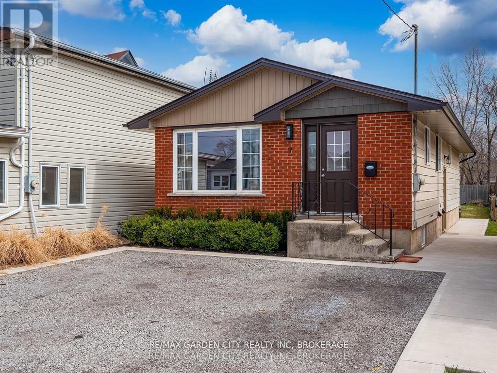 9 Churchill Street, St. Catharines (Western Hill), ON - Outdoor