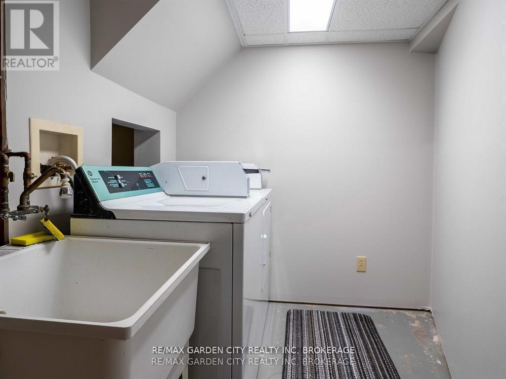 9 Churchill Street, St. Catharines (Western Hill), ON - Indoor Photo Showing Laundry Room