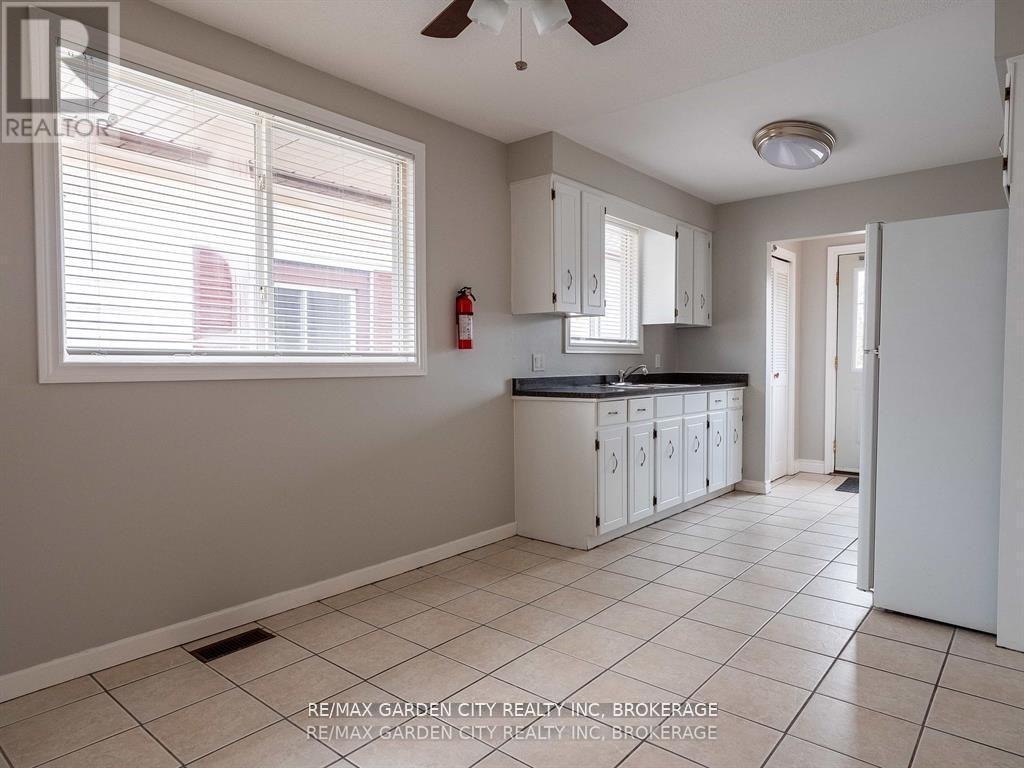 9 Churchill Street, St. Catharines (Western Hill), ON - Indoor