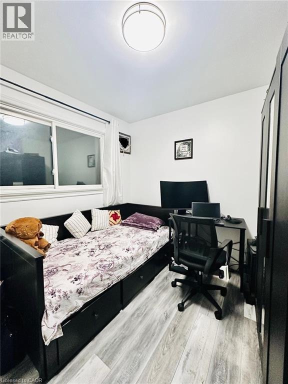 878 Upper Ottawa Street, Hamilton, ON - Indoor Photo Showing Bedroom
