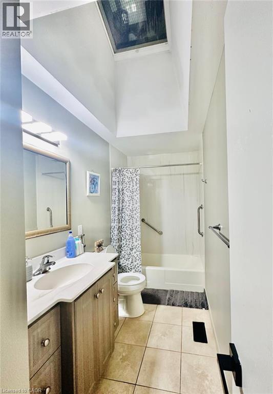 878 Upper Ottawa Street, Hamilton, ON - Indoor Photo Showing Bathroom