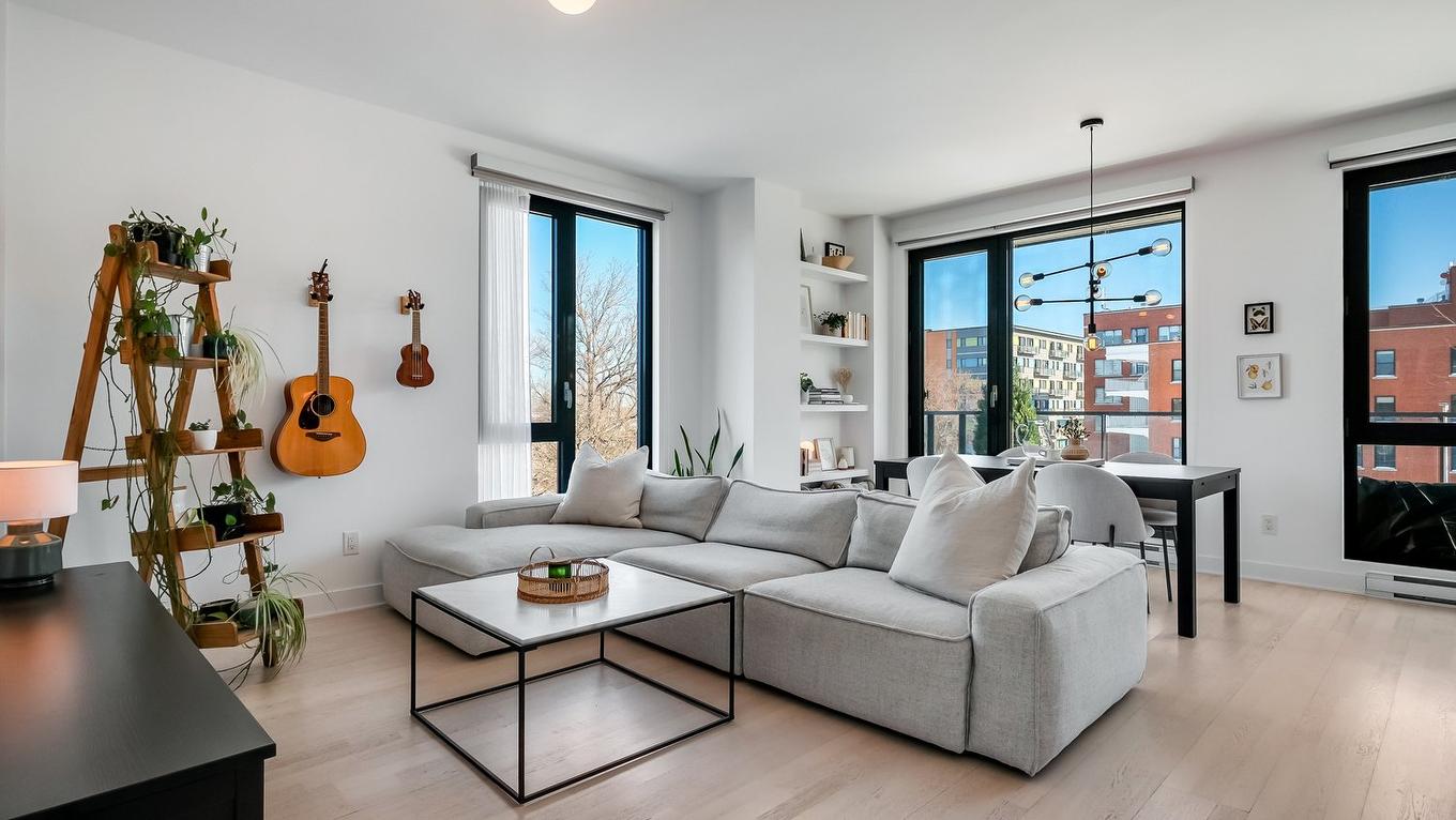 Salon - 401-3900 Rue Marcel-Pepin, Montréal (Rosemont/La Petite-Patrie), QC - Indoor Photo Showing Living Room