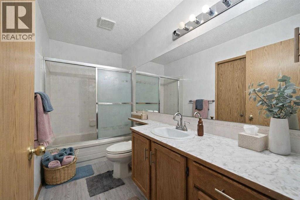 24 Laguna Close Ne, Calgary, AB - Indoor Photo Showing Bathroom