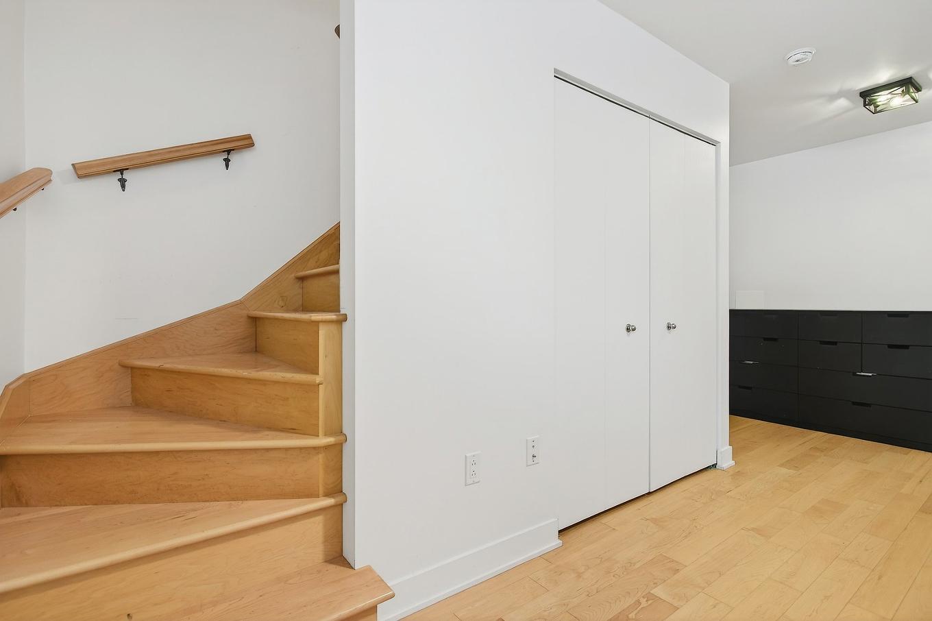 Staircase - 5824 Av. Louis-Hébert, Montréal (Rosemont/La Petite-Patrie), QC - Indoor Photo Showing Other Room