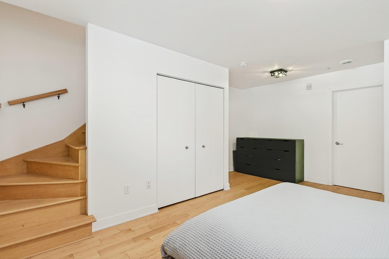 Primary bedroom - 5824 Av. Louis-Hébert, Montréal (Rosemont/La Petite-Patrie), QC - Indoor Photo Showing Bedroom