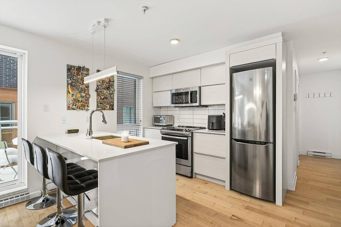 Kitchen - 5824 Av. Louis-Hébert, Montréal (Rosemont/La Petite-Patrie), QC - Indoor Photo Showing Kitchen With Upgraded Kitchen