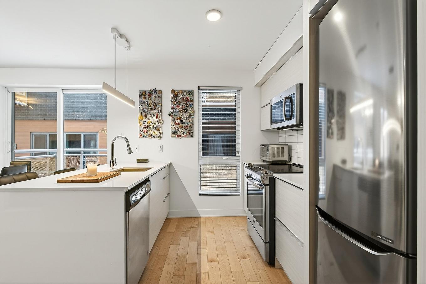 Kitchen - 5824 Av. Louis-Hébert, Montréal (Rosemont/La Petite-Patrie), QC - Indoor Photo Showing Kitchen With Upgraded Kitchen