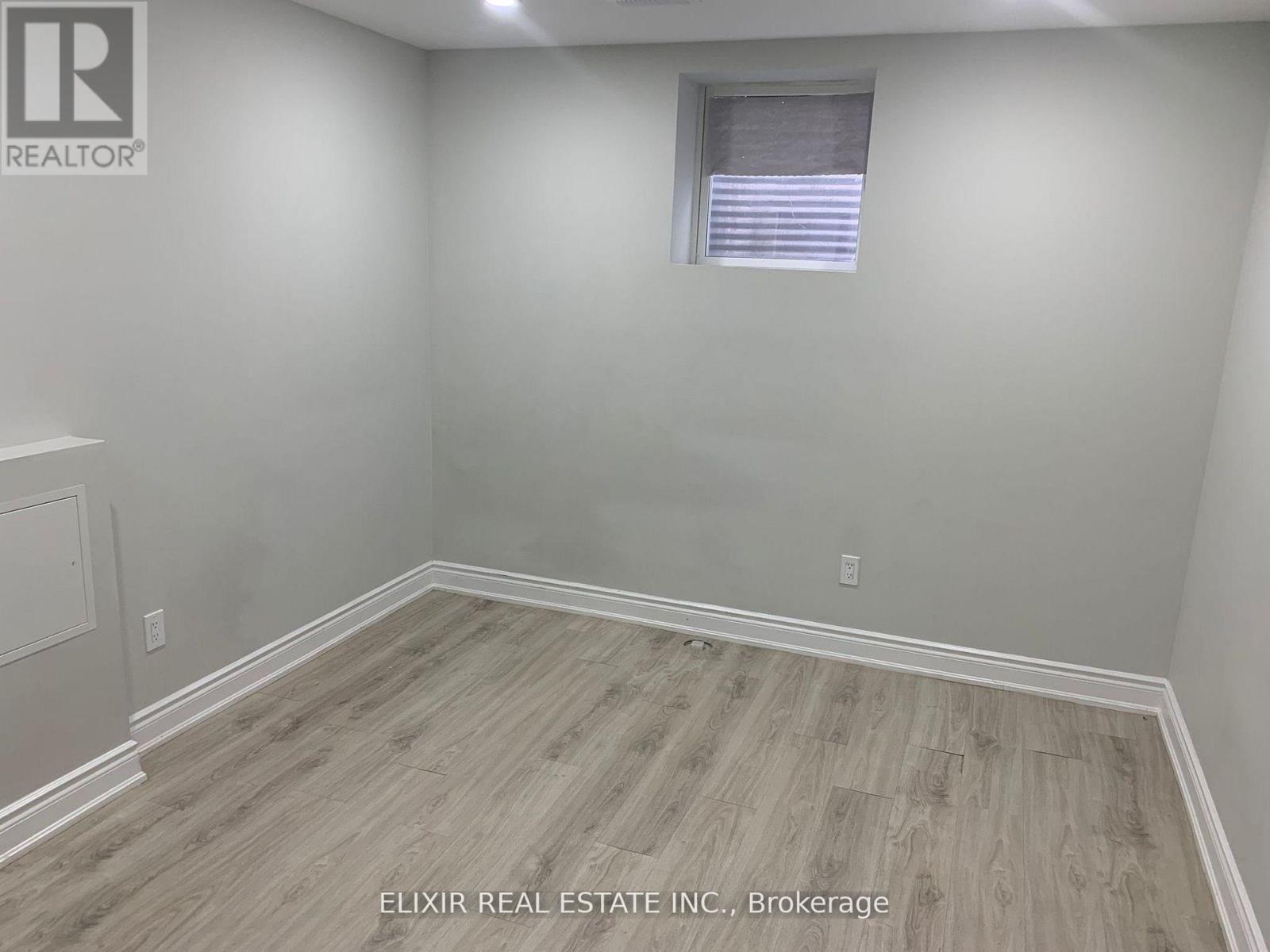 32 Mayo Avenue, Cambridge, ON - Indoor Photo Showing Other Room