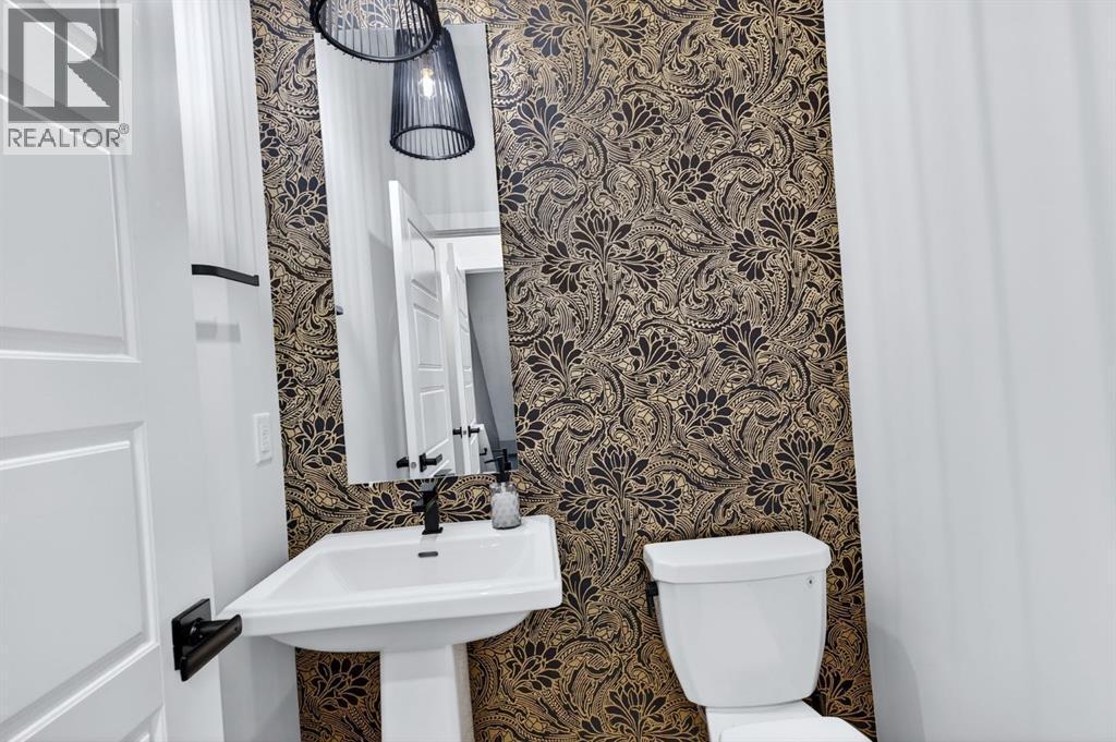 413 Belmont Park Sw, Calgary, AB - Indoor Photo Showing Bathroom