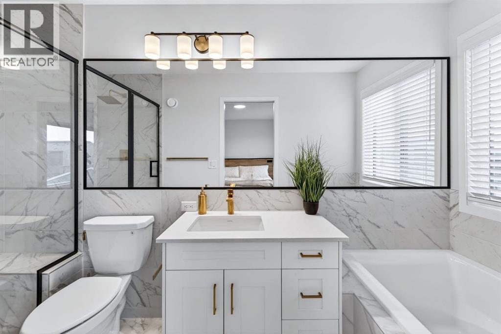 413 Belmont Park Sw, Calgary, AB - Indoor Photo Showing Bathroom