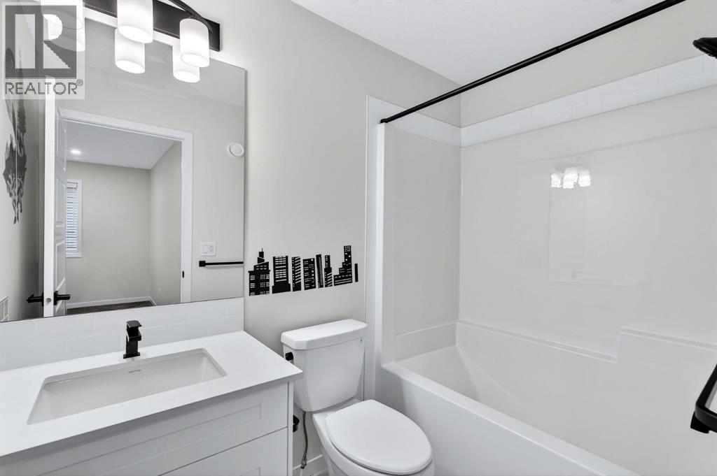 413 Belmont Park Sw, Calgary, AB - Indoor Photo Showing Bathroom