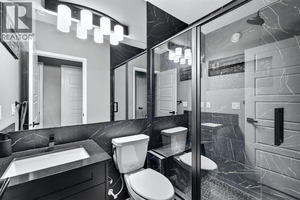413 Belmont Park Sw, Calgary, AB - Indoor Photo Showing Bathroom