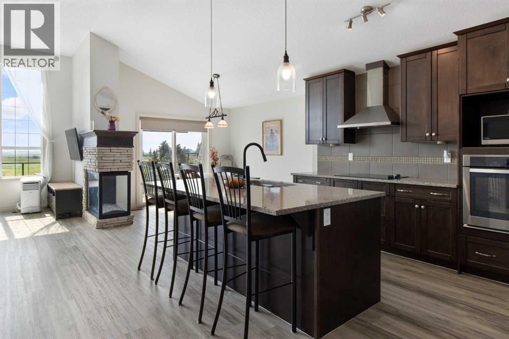 11 Muirfield Close, Lyalta, AB - Indoor Photo Showing Kitchen With Upgraded Kitchen