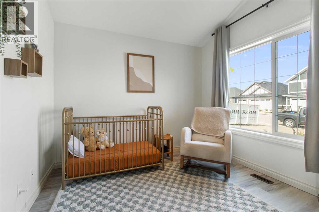 11 Muirfield Close, Lyalta, AB - Indoor Photo Showing Bedroom