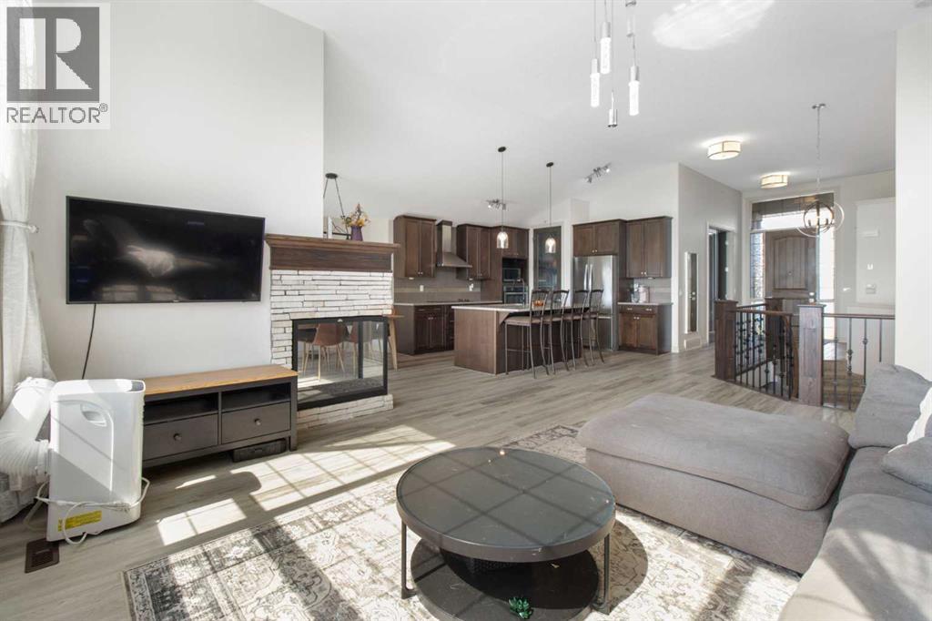 11 Muirfield Close, Lyalta, AB - Indoor Photo Showing Living Room