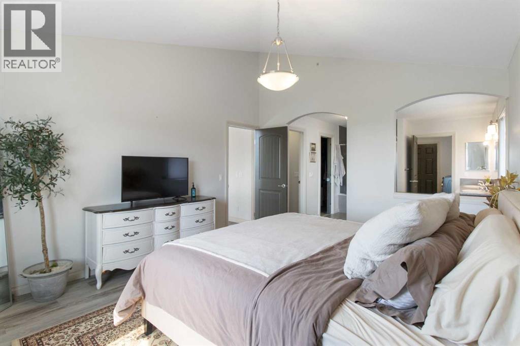 11 Muirfield Close, Lyalta, AB - Indoor Photo Showing Bedroom