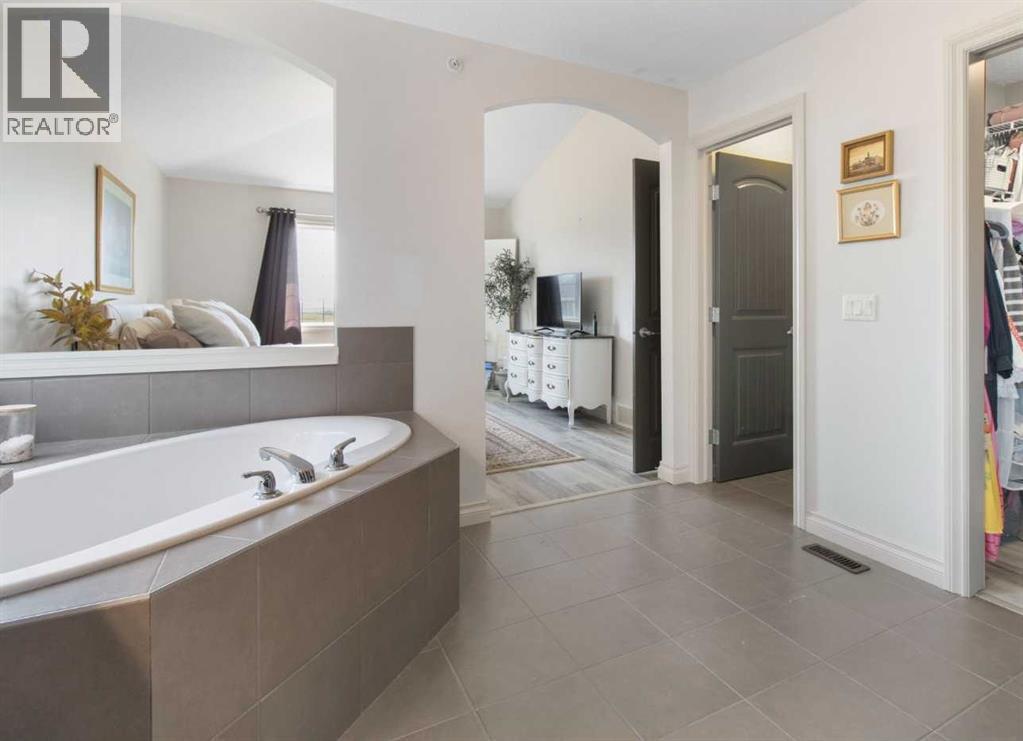 11 Muirfield Close, Lyalta, AB - Indoor Photo Showing Bathroom