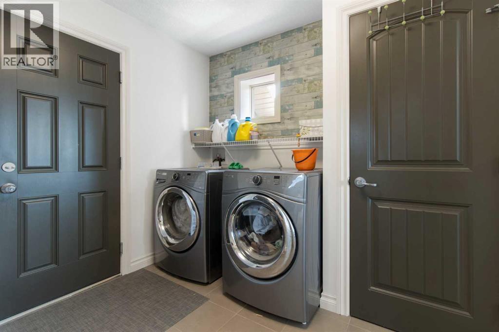 11 Muirfield Close, Lyalta, AB - Indoor Photo Showing Laundry Room