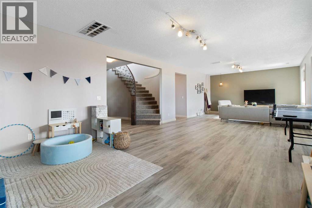 11 Muirfield Close, Lyalta, AB - Indoor