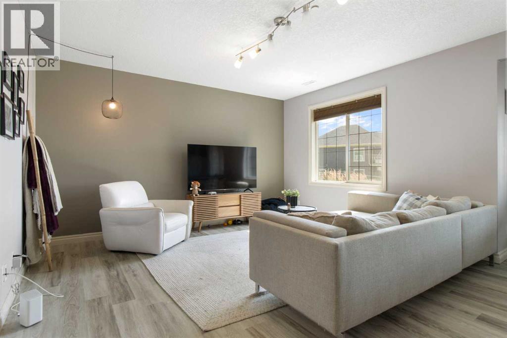 11 Muirfield Close, Lyalta, AB - Indoor Photo Showing Living Room