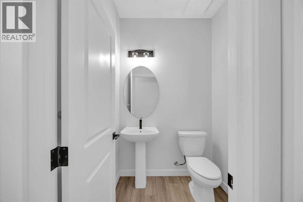 26 Versant Path Sw, Calgary, AB - Indoor Photo Showing Bathroom