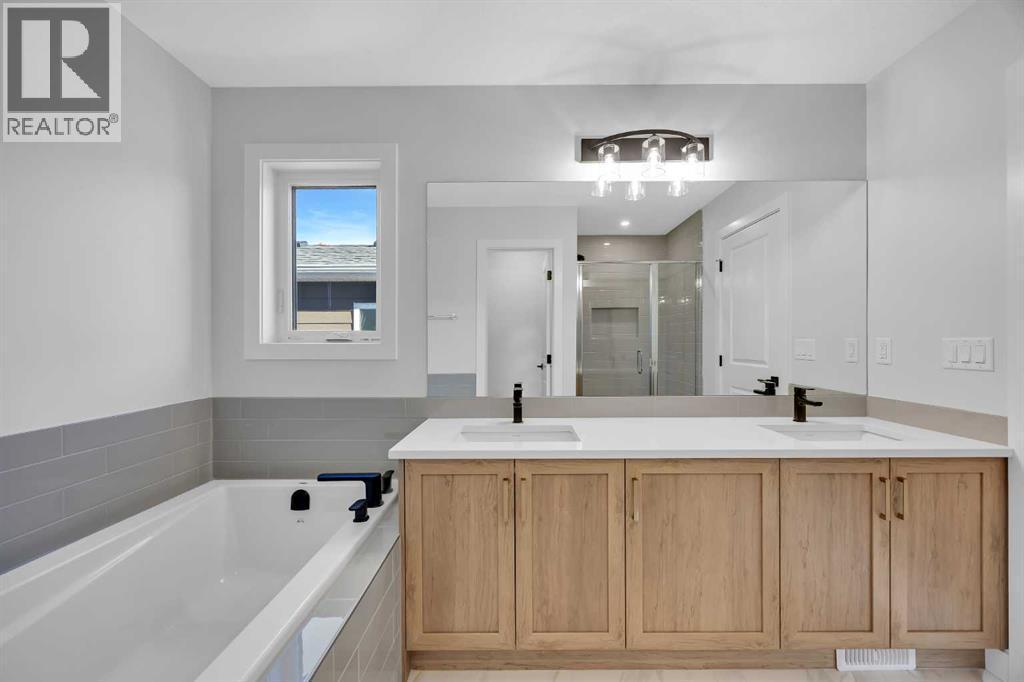 26 Versant Path Sw, Calgary, AB - Indoor Photo Showing Bathroom