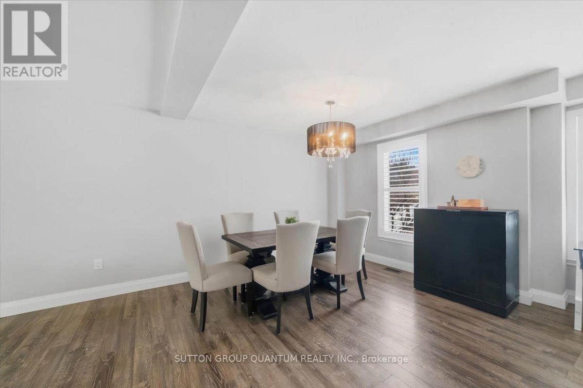 2 - 2375 Truscott Drive, Mississauga, ON - Indoor Photo Showing Dining Room