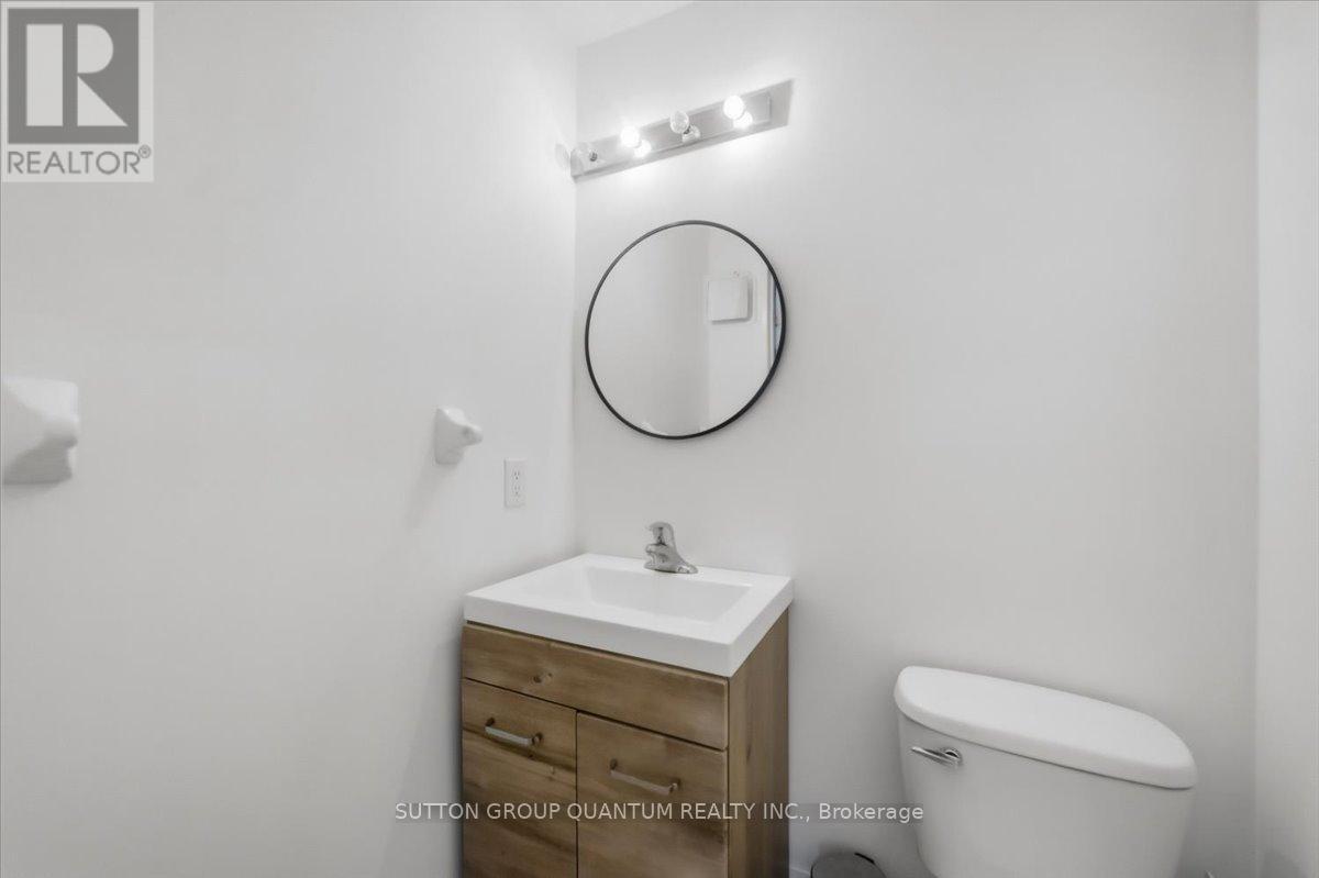 2 - 2375 Truscott Drive, Mississauga, ON - Indoor Photo Showing Bathroom