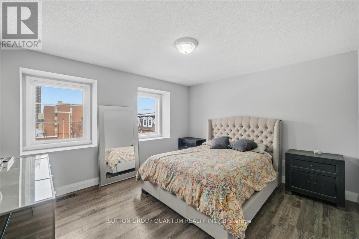 2 - 2375 Truscott Drive, Mississauga, ON - Indoor Photo Showing Bedroom