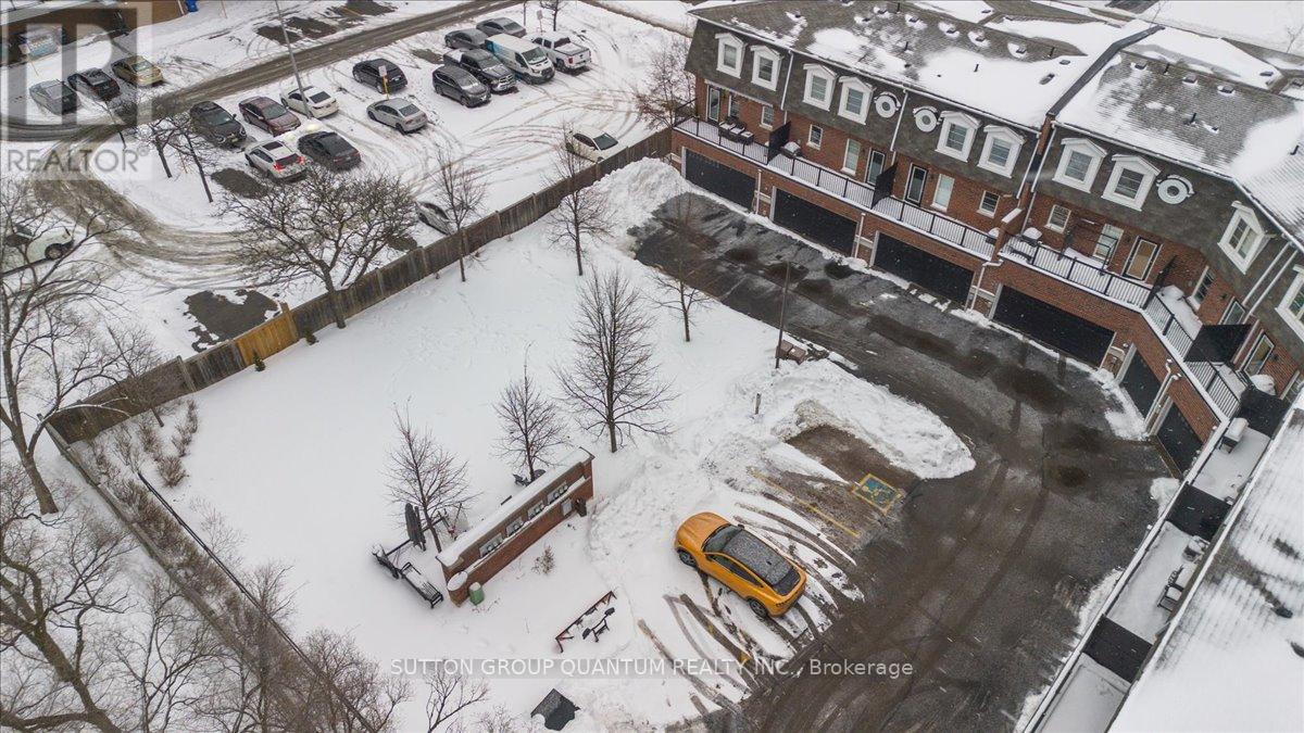 2 - 2375 Truscott Drive, Mississauga, ON - Outdoor