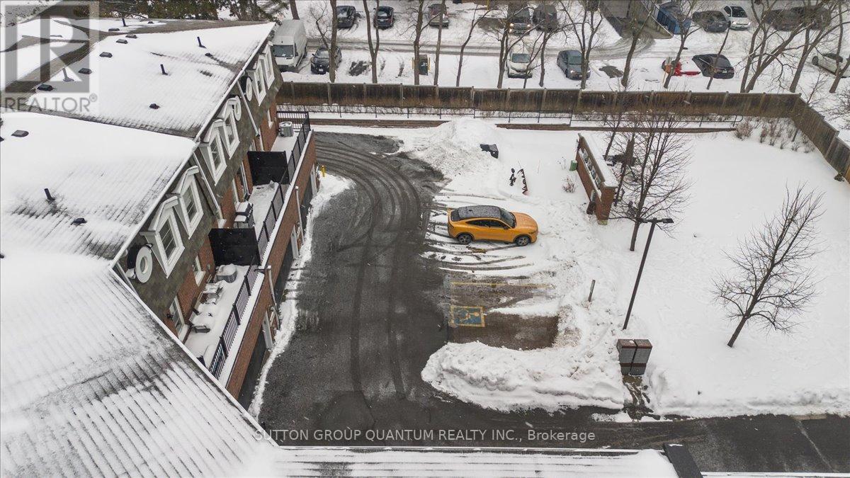 2 - 2375 Truscott Drive, Mississauga, ON - Outdoor With View