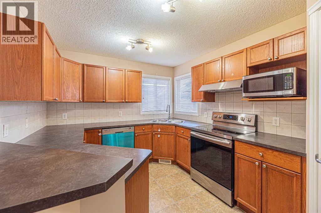 427 Saddlebrook Way Ne, Calgary, AB - Indoor Photo Showing Kitchen