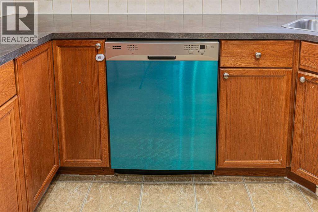 427 Saddlebrook Way Ne, Calgary, AB - Indoor Photo Showing Kitchen