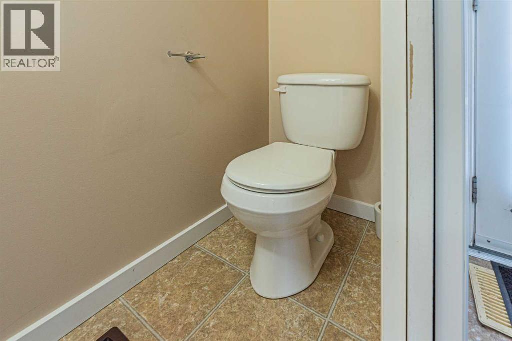 427 Saddlebrook Way Ne, Calgary, AB - Indoor Photo Showing Bathroom