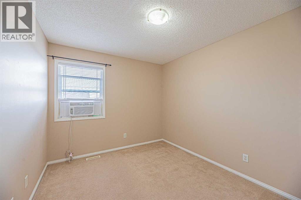 427 Saddlebrook Way Ne, Calgary, AB - Indoor Photo Showing Other Room