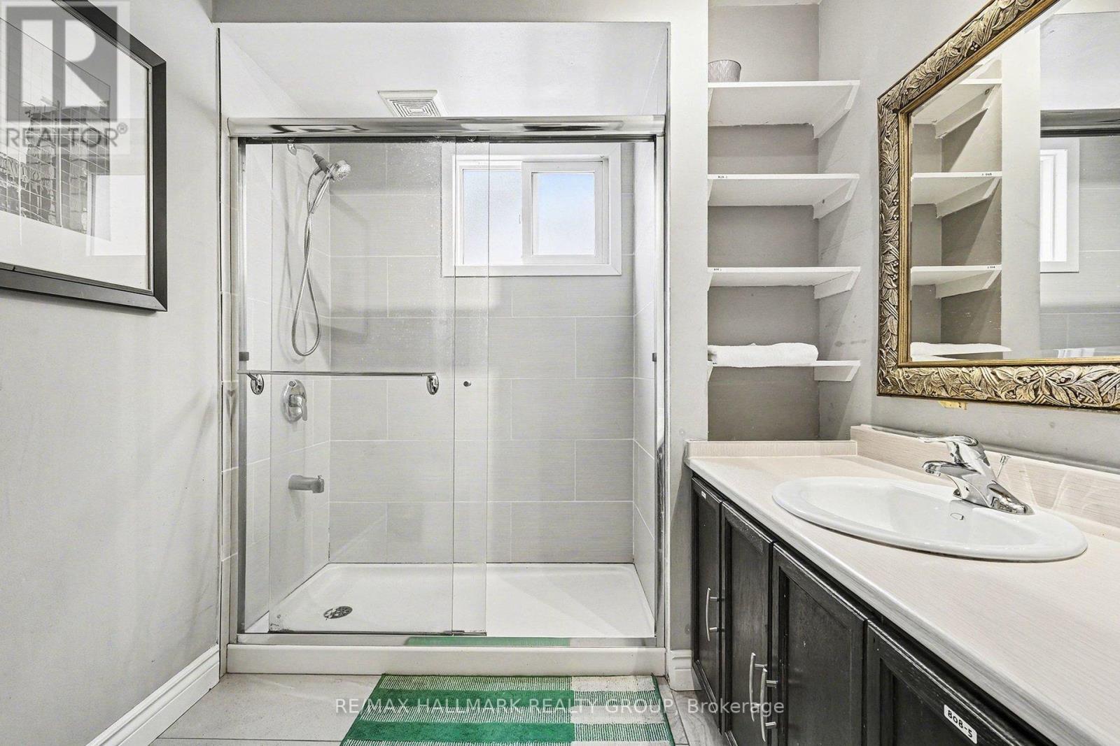 Full Bath (3PC) on 2nd Level - 808 Torsa Court, Ottawa, ON - Indoor Photo Showing Bathroom