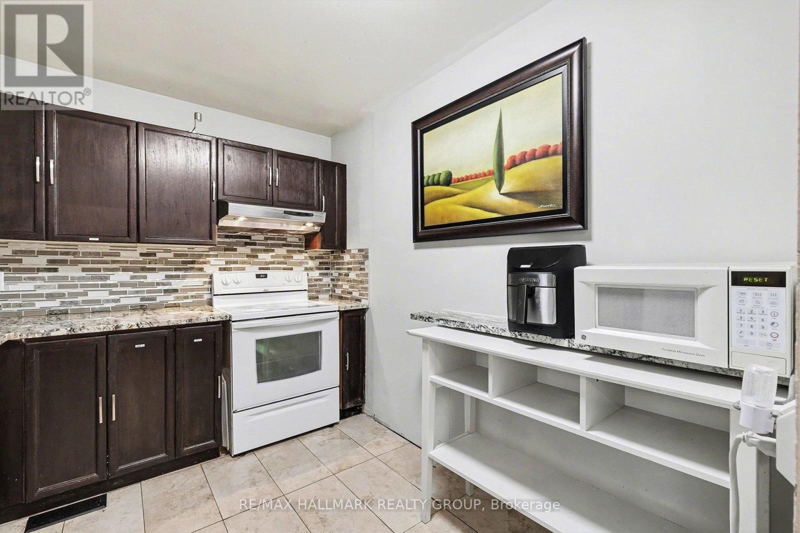 808 Torsa Court, Ottawa, ON - Indoor Photo Showing Kitchen