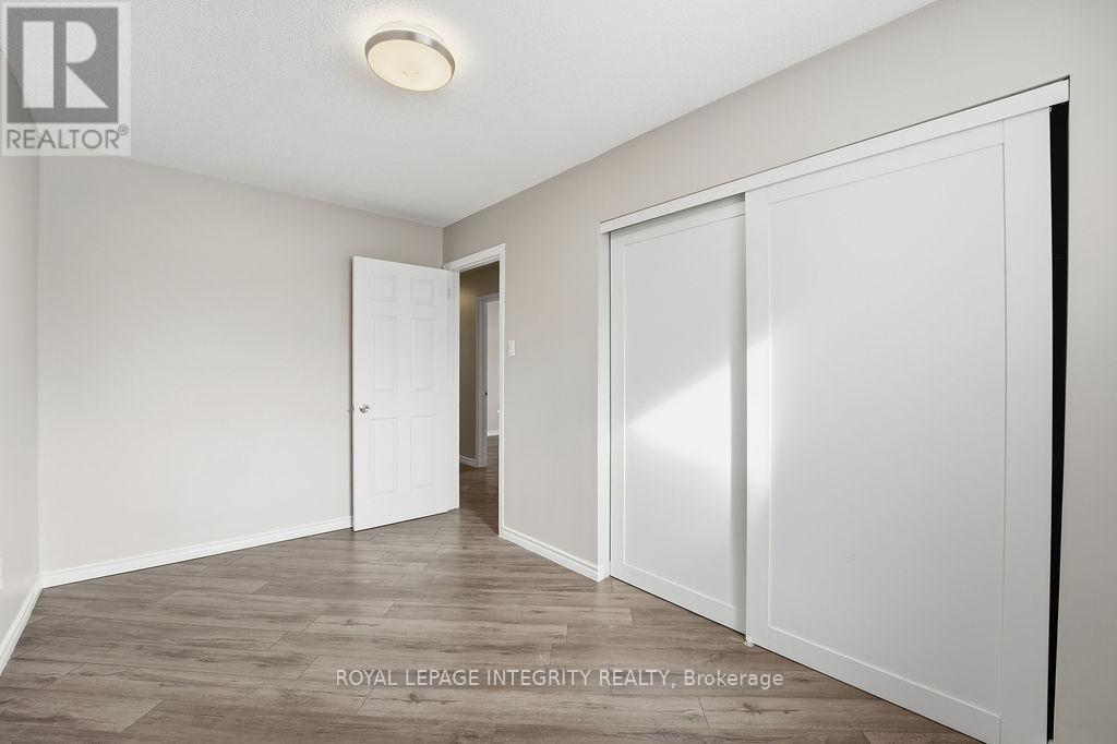 2039 St. Laurent Boulevard, Ottawa, ON