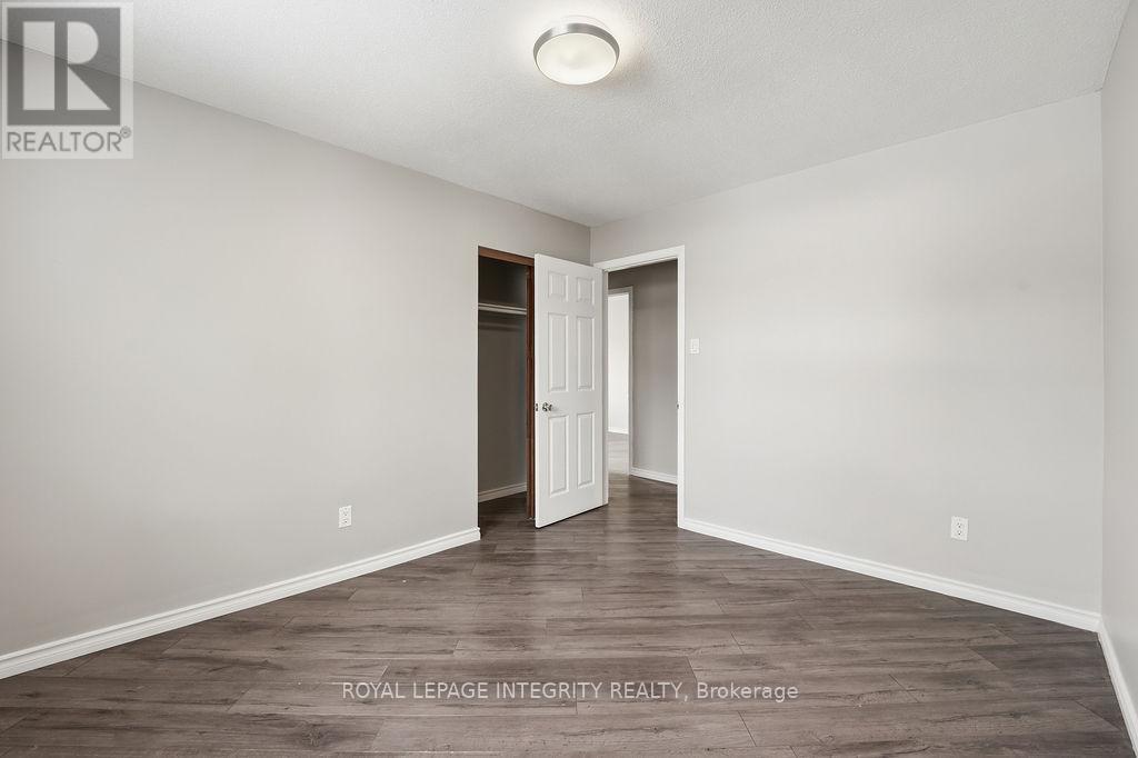 2039 St. Laurent Boulevard, Ottawa, ON