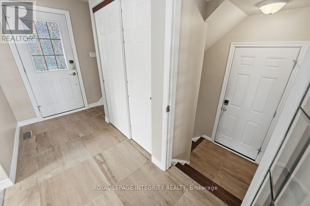 2039 St. Laurent Boulevard, Ottawa, ON