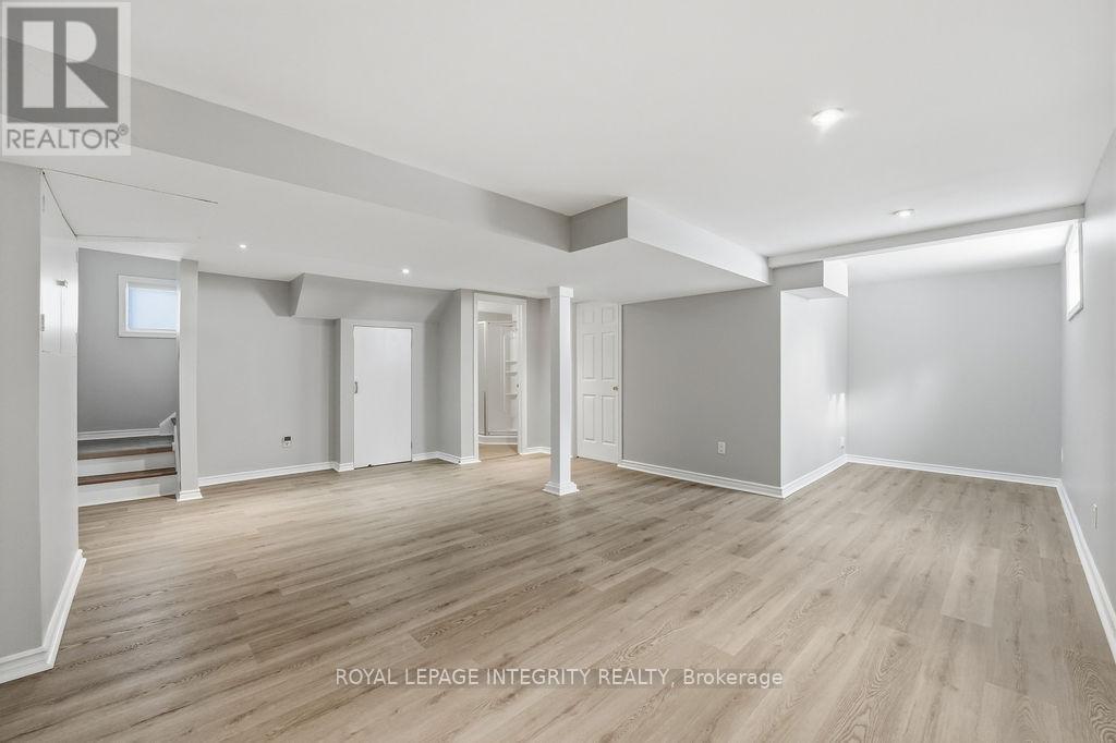 2039 St. Laurent Boulevard, Ottawa, ON