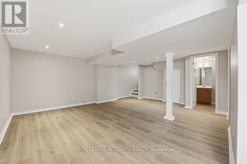 2039 St. Laurent Boulevard, Ottawa, ON