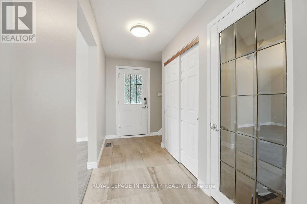 2039 St. Laurent Boulevard, Ottawa, ON