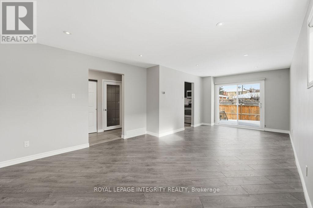 2039 St. Laurent Boulevard, Ottawa, ON