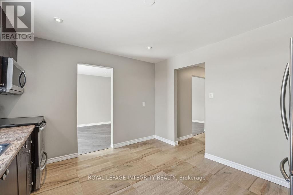 2039 St. Laurent Boulevard, Ottawa, ON