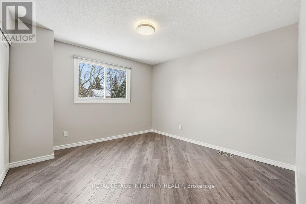 2039 St. Laurent Boulevard, Ottawa, ON