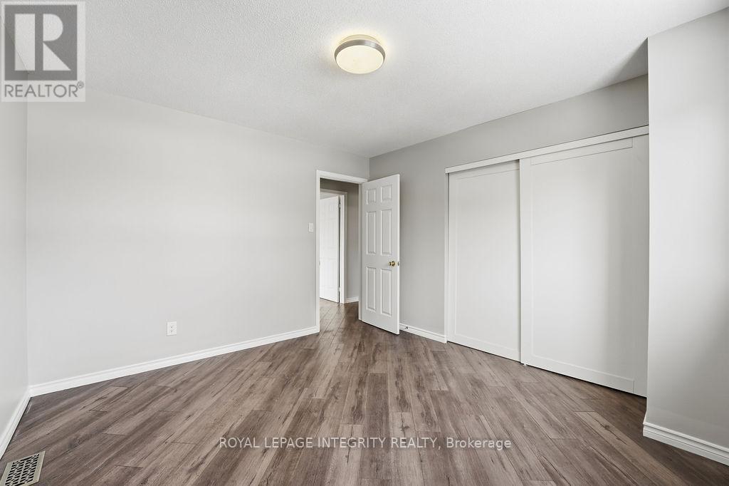 2039 St. Laurent Boulevard, Ottawa, ON