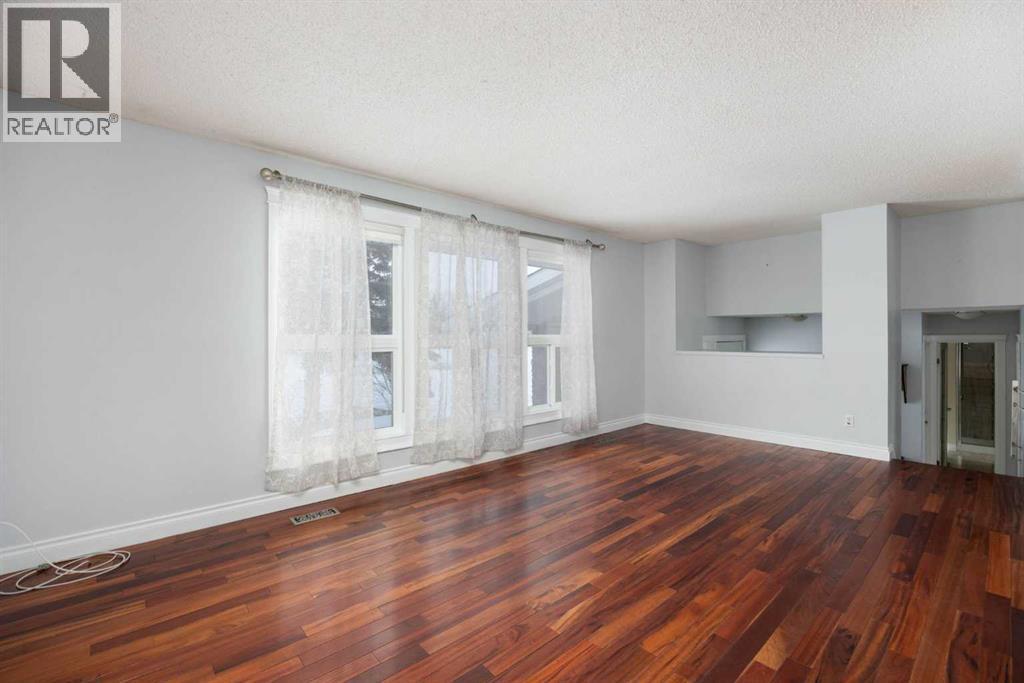 137 Deep Road, Fort Mcmurray, AB - Indoor Photo Showing Other Room