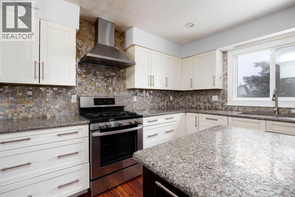 137 Deep Road, Fort Mcmurray, AB - Indoor Photo Showing Kitchen With Upgraded Kitchen