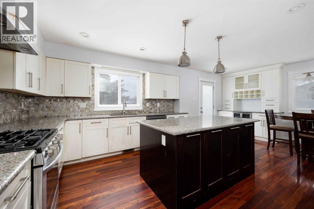 137 Deep Road, Fort Mcmurray, AB - Indoor Photo Showing Kitchen With Upgraded Kitchen